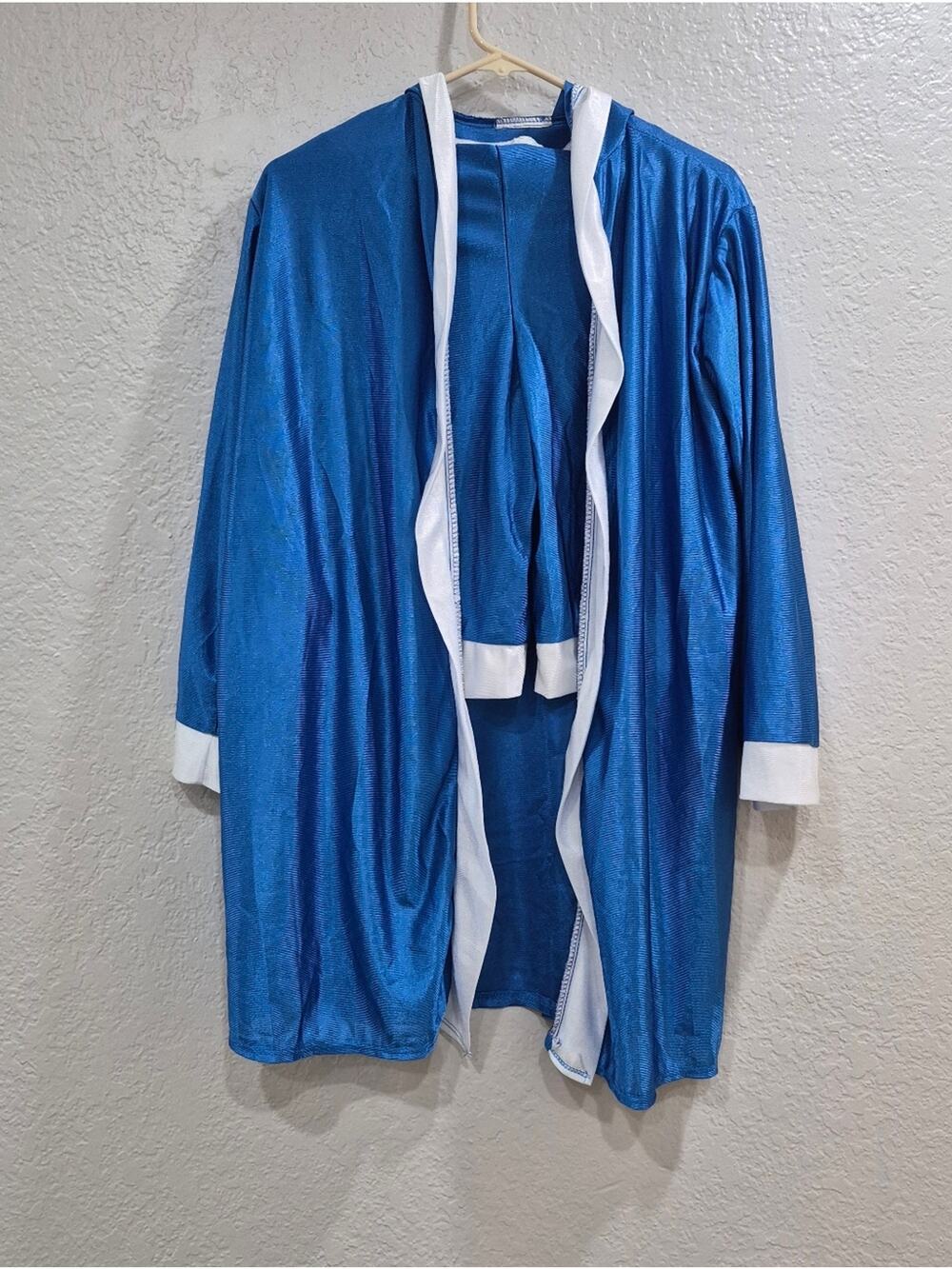 Kids 2-piece Everlast Boxing Robe And Short, see measurements, size tag missing.